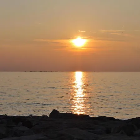 Lo Scoglio By World *