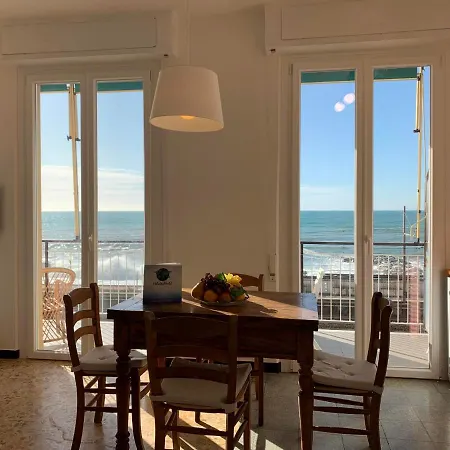 Apartment Lo Scoglio By World